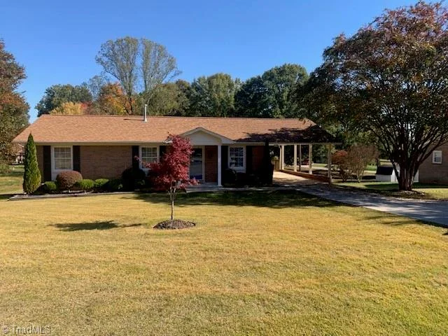353 Shady Grove Road, photo 2 of 28