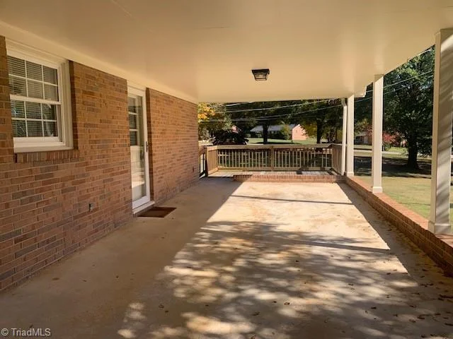 353 Shady Grove Road, photo 5 of 28