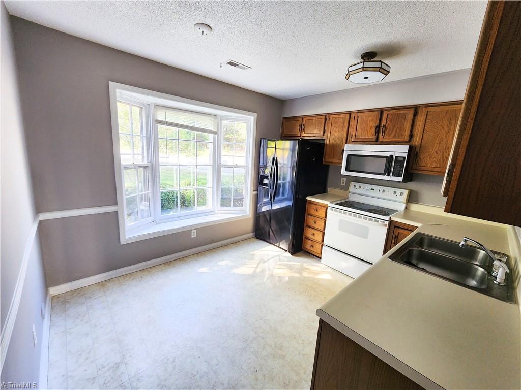 Photo 4 of 17 of 4333 Edith Lane A townhome