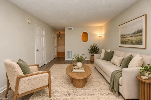 902 S Ridge Court Unit 125, photo 3 of 15