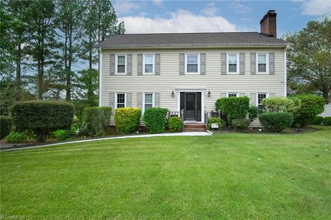 Photo of 1516 Chimney Rock Drive, Kernersville, NC 27284 (MLS # 1198816)