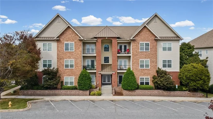 6831 Hanesbrook Circle Unit 104, photo 1 of 40