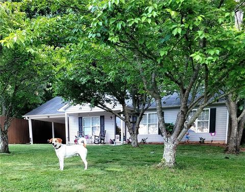 Single Family Residence in Lexington NC 1590 Holloway Church Road.jpg