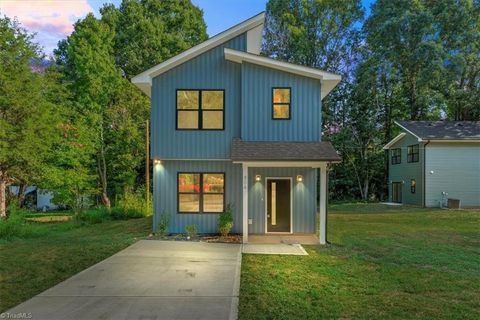 806 W Dameron Avenue Liberty NC 27298