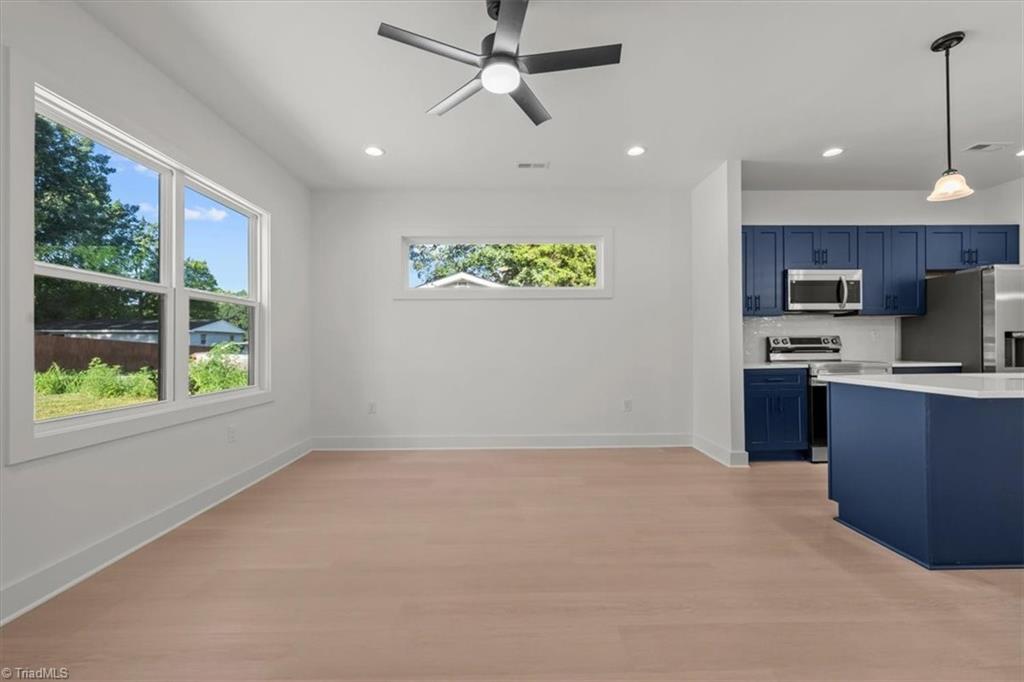 806 W Dameron Avenue