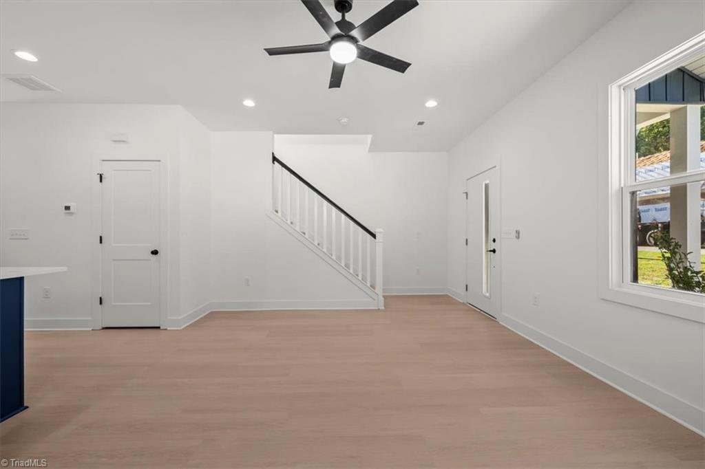 806 W Dameron Avenue