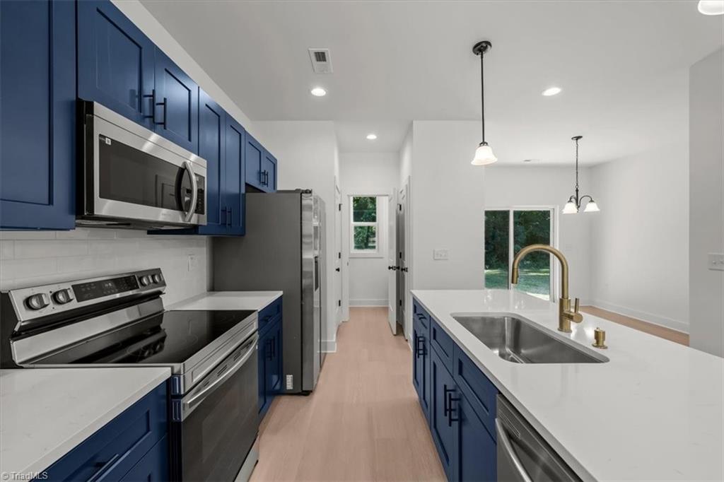 806 W Dameron Avenue