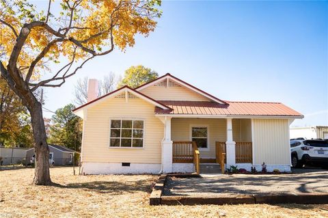 Homes For Sale - 204 Northview Street<br/> High Point, NC 27260