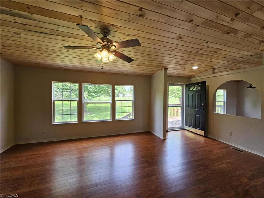 115 Green Walnut Street, Traphill, North Carolina image 9