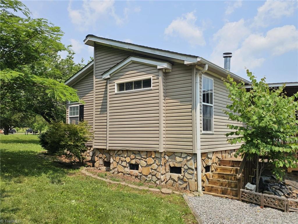 115 Green Walnut Street, Traphill, North Carolina image 3