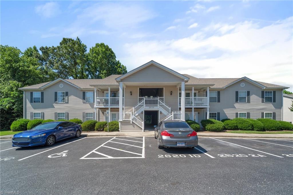 View High Point, NC 27265 condo