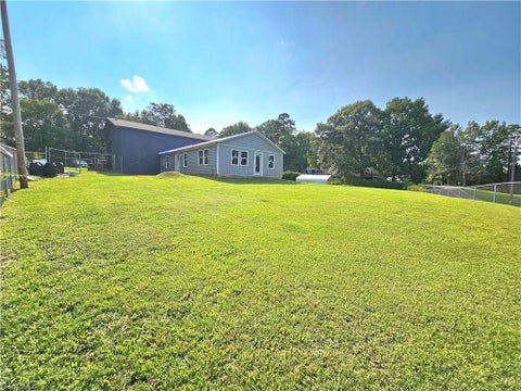 Homes For Sale - 225 8th Avenue<br/> New London, NC 28127