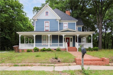 Homes For Sale - 613 Douglas Street<br/> Greensboro, NC 27406