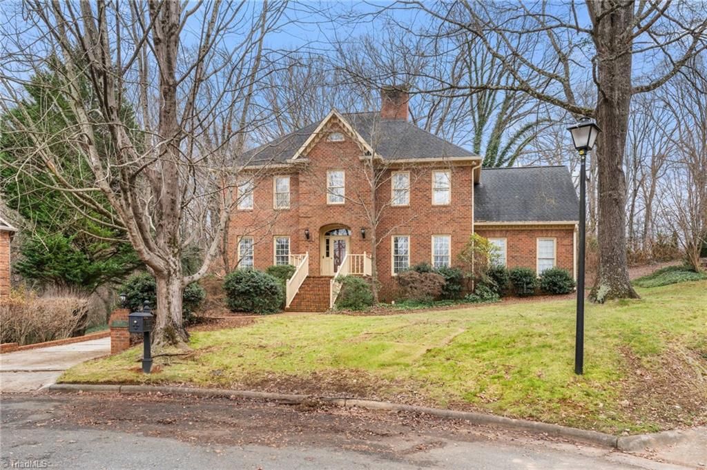 Photo of 924 Ashley Glen Drive, Winston-Salem, NC 27104 (MLS # 1204304)
