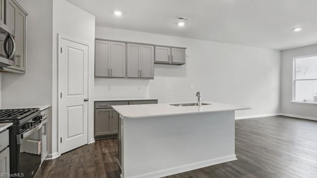 Photo of 1564 Amberview Lane, Kernersville, NC 27284 (MLS # 1213487)