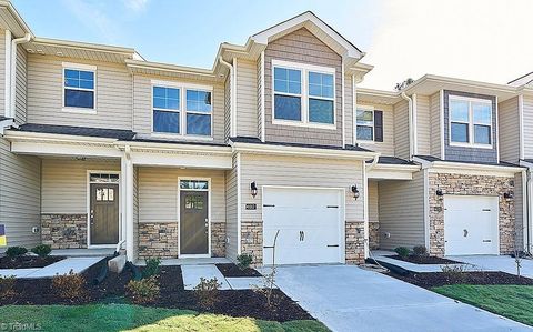 Townhouse For Sale - 1564 Amberview Lane<br/> Kernersville, NC 27284