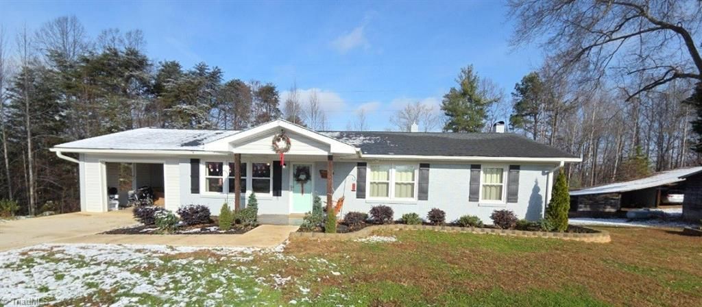 Photo of 4702 Nc Highway 65, Reidsville, NC 27320 (MLS # 1204161)