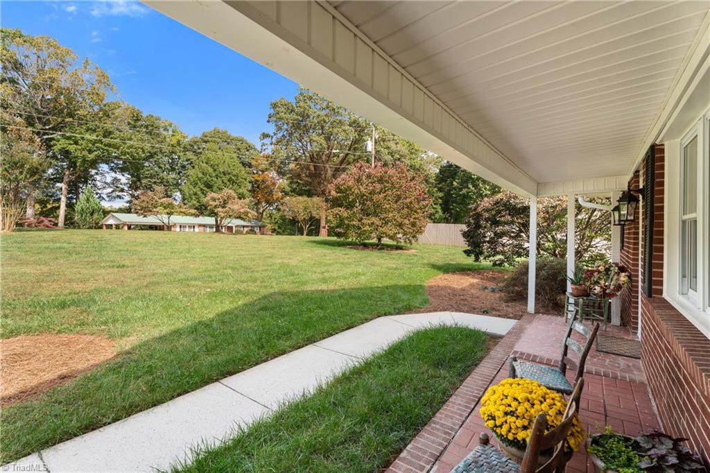 Pfafftown, North Carolina 27040, United States, 3 Bedrooms Bedrooms, ,2 BathroomsBathrooms,Residential,Active,233826