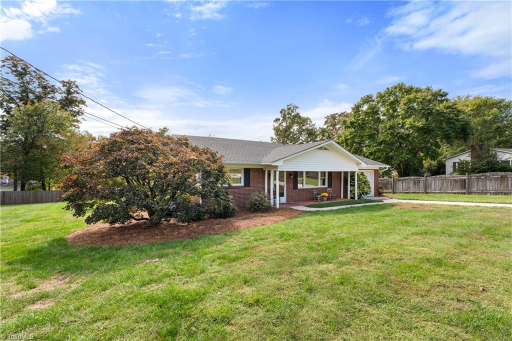 Pfafftown, North Carolina 27040, United States, 3 Bedrooms Bedrooms, ,2 BathroomsBathrooms,Residential,Active,233826