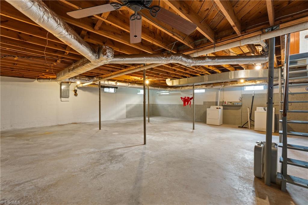 Pfafftown, North Carolina 27040, United States, 3 Bedrooms Bedrooms, ,2 BathroomsBathrooms,Residential,Active,233826