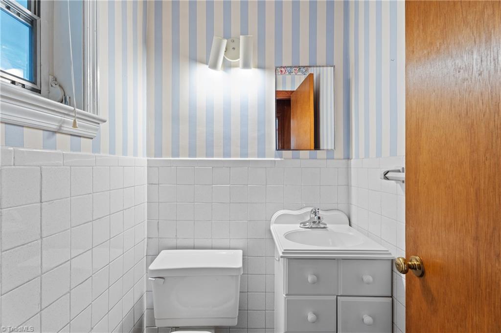 Pfafftown, North Carolina 27040, United States, 3 Bedrooms Bedrooms, ,2 BathroomsBathrooms,Residential,Active,233826