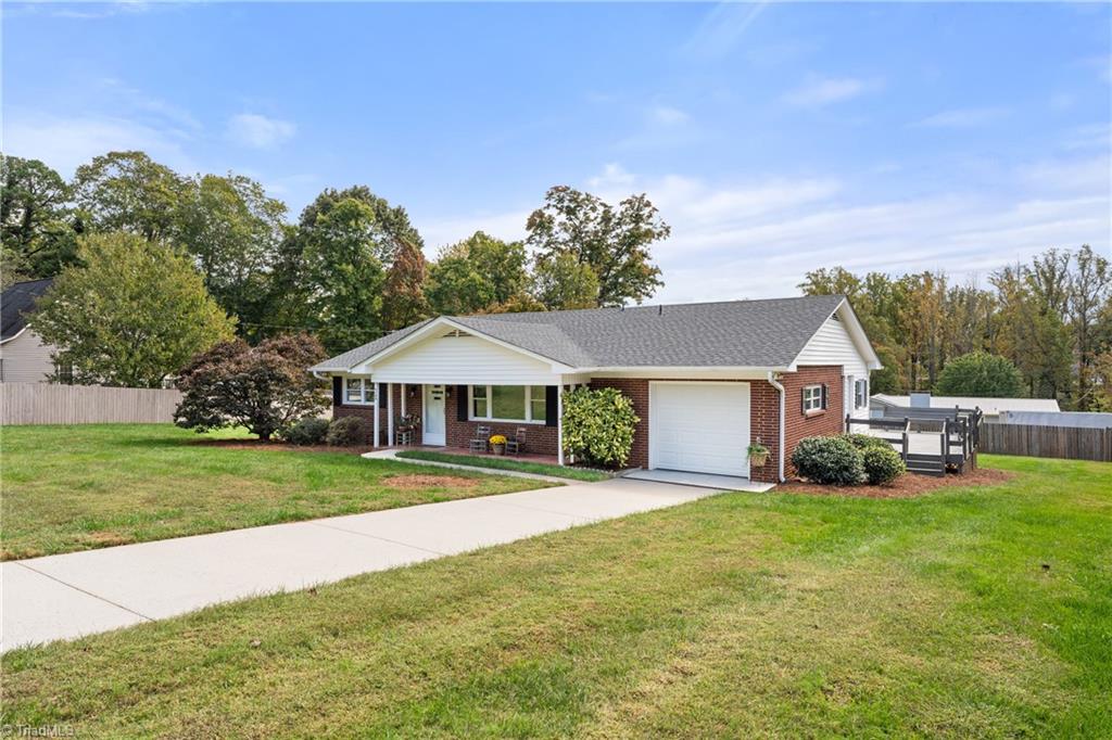 Pfafftown, North Carolina 27040, United States, 3 Bedrooms Bedrooms, ,2 BathroomsBathrooms,Residential,Active,233826