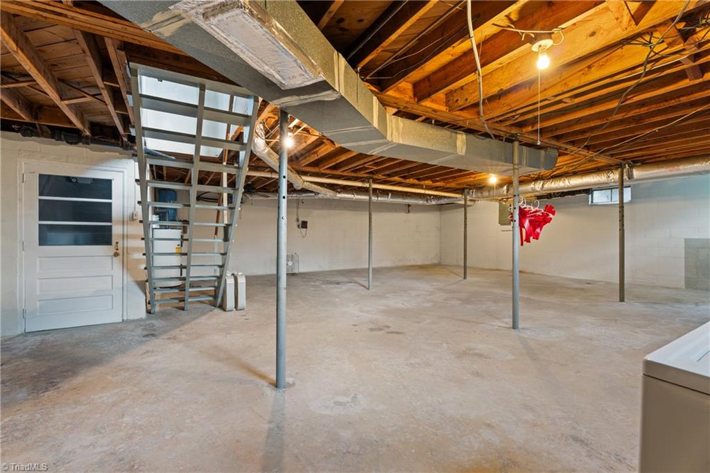 Pfafftown, North Carolina 27040, United States, 3 Bedrooms Bedrooms, ,2 BathroomsBathrooms,Residential,Active,233826