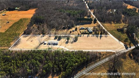 Homes For Sale - 3260 Brownwood Drive<br/> Climax, NC 27233