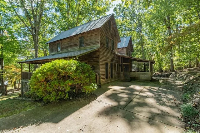 2007 Hopewell Friends Road, photo 4 of 50