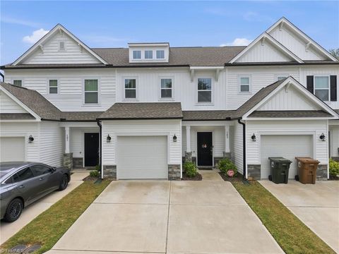 Townhouse For Sale - 103 Oleo Lane<br/> Greensboro, NC 27455