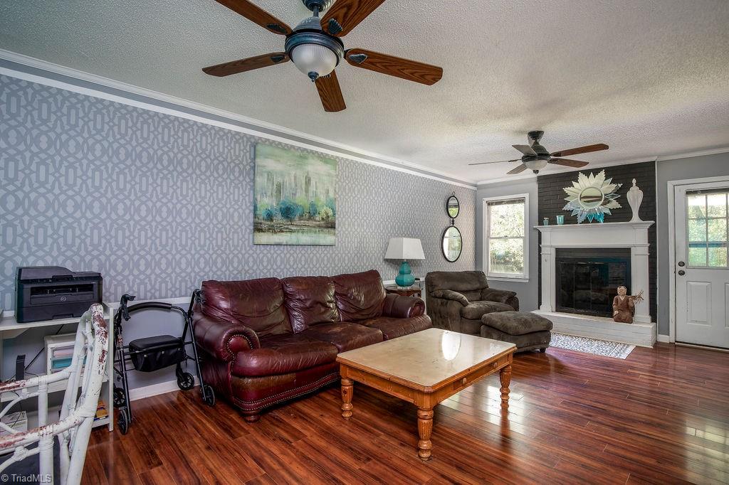 914 Edinburgh Drive