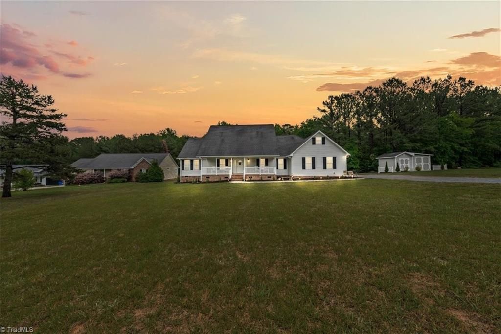 Photo of 2529 Danny Bell Road, Asheboro, NC 27205 (MLS # 1218806)