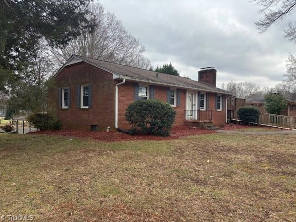 Photo of 4621 Shattalon Drive, Winston-Salem, NC 27106 (MLS # 1212994)
