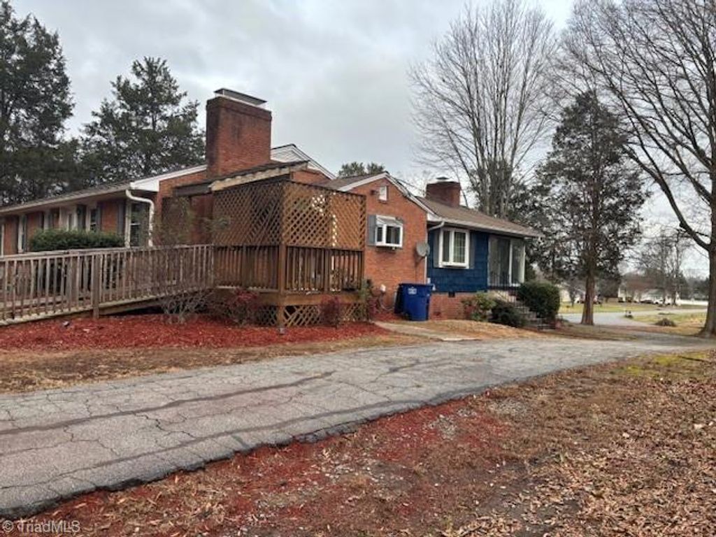 Photo of 4621 Shattalon Drive, Winston-Salem, NC 27106 (MLS # 1212994)