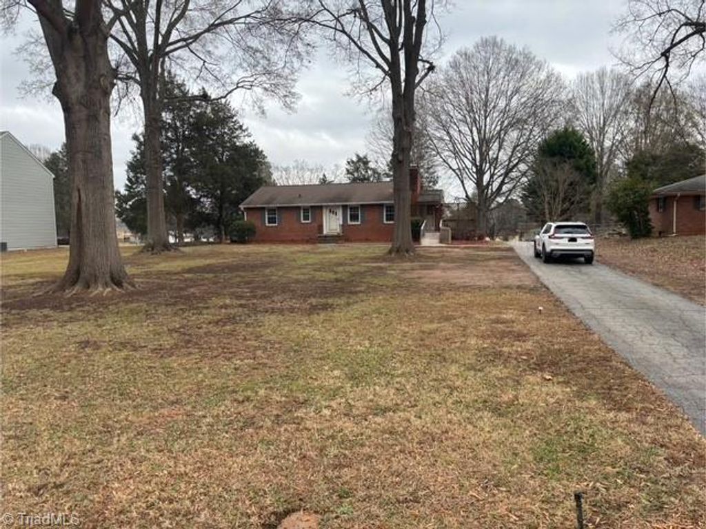 Photo of 4621 Shattalon Drive, Winston-Salem, NC 27106 (MLS # 1212994)