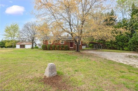 Homes For Sale - 8140 Haw River Road<br/> Kernersville, NC 27284