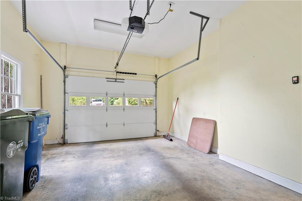 833 E Country Club Road, Mount Airy, North Carolina image 32