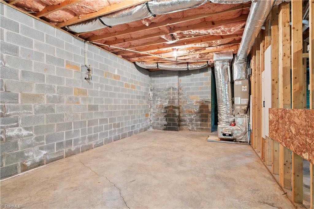 833 E Country Club Road, Mount Airy, North Carolina image 30
