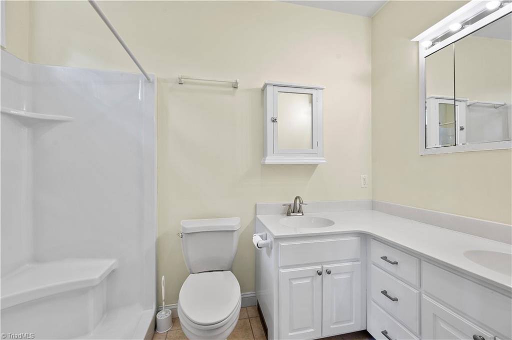 833 E Country Club Road, Mount Airy, North Carolina image 18