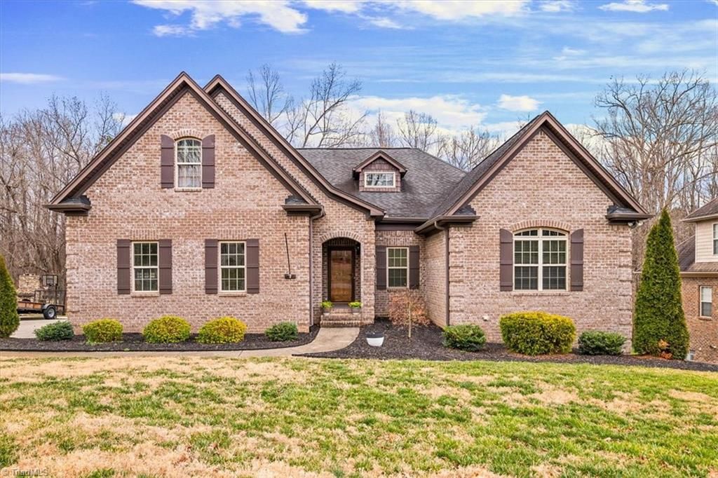 Photo of 4052 Ridgeline Drive, Kernersville, NC 27284 (MLS # 1207240)