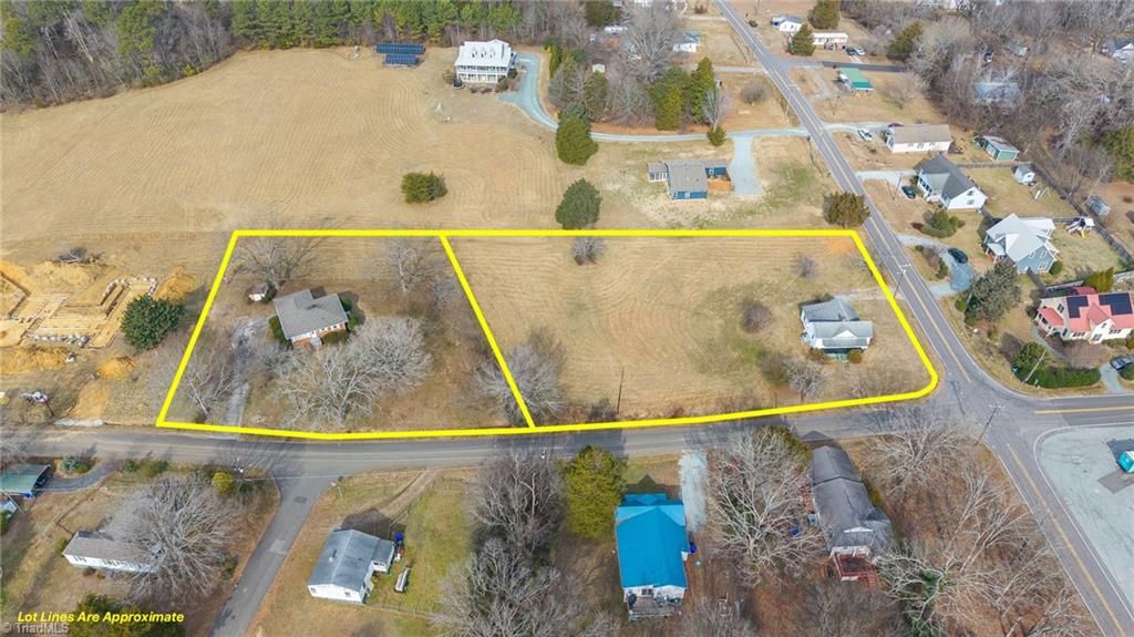 Photo of 1004 W King Street, Hillsborough, NC 27278 (MLS # 1207288)