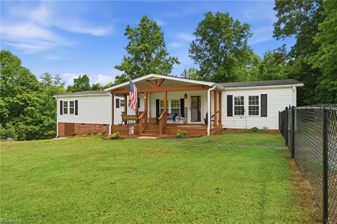Mobile Home For Sale - 3307 Baltimore Road<br/> East Bend, NC 27018