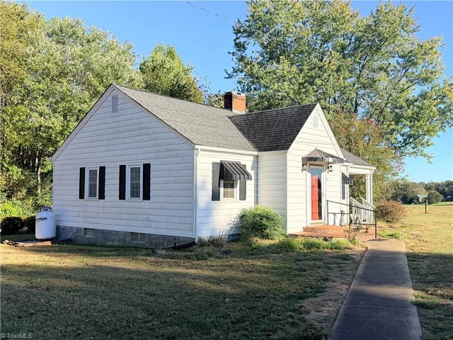 4904 Austin Little Mountain Road, photo 2 of 27