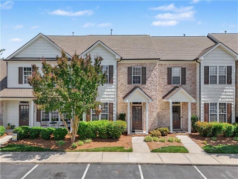 Townhouse For Sale - 8 Viburnum Lane<br/> Greensboro, NC 27455