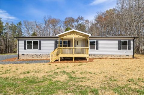 Mobile Home For Sale - 153 Mosley Loop<br/> Madison, NC 27025