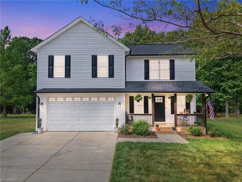 Homes For Sale - 4245 Majestic Oaks Drive<br/> Randolph County, Randleman, NC 27317