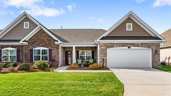 3734 ECHO FOREST TRL, HIGH POINT, NC 27265 - Image e0ee7525327feb8e5cbd4a3209a2e64a/1010991397