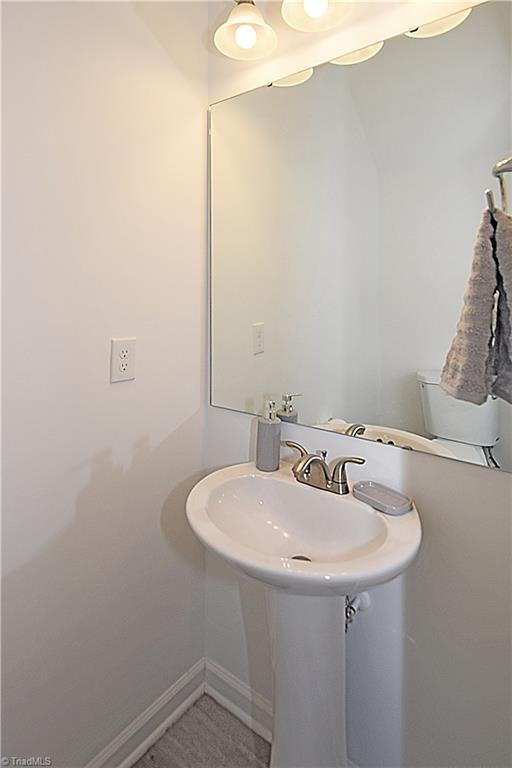 Greensboro, North Carolina 27405, United States, 3 Bedrooms Bedrooms, ,3 BathroomsBathrooms,Residential,Pending,57098