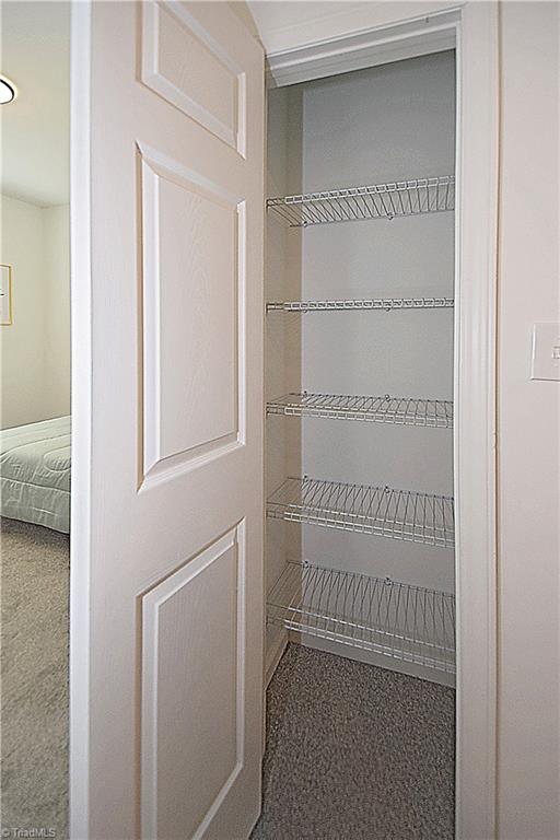 Greensboro, North Carolina 27405, United States, 3 Bedrooms Bedrooms, ,3 BathroomsBathrooms,Residential,Pending,57098