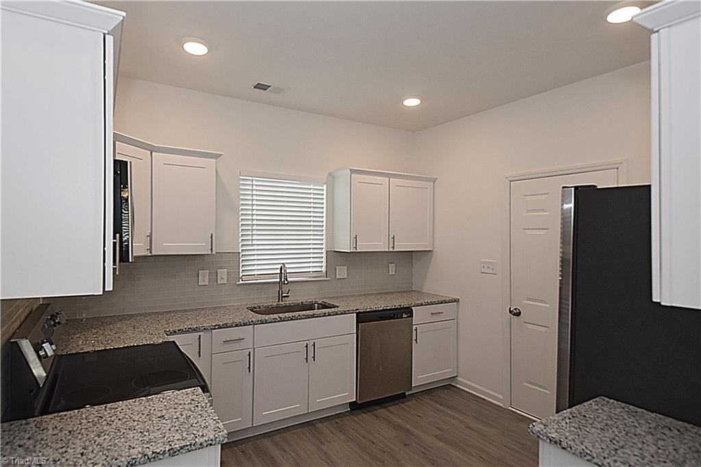 Greensboro, North Carolina 27405, United States, 3 Bedrooms Bedrooms, ,3 BathroomsBathrooms,Residential,Pending,57098